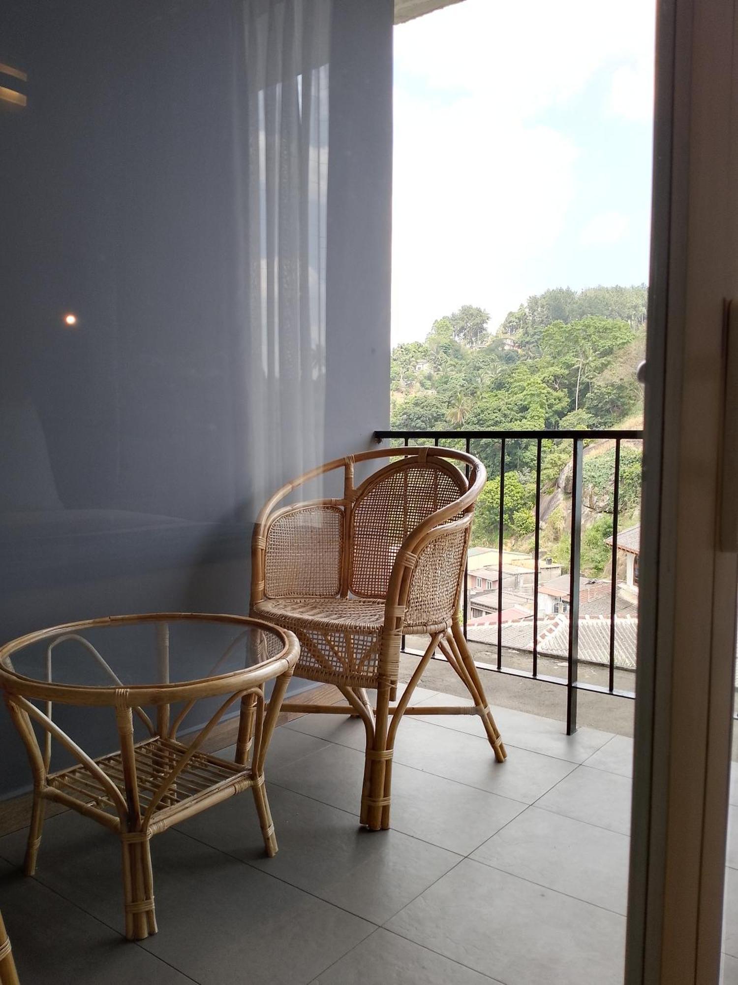 Kurumbunkz Hostel